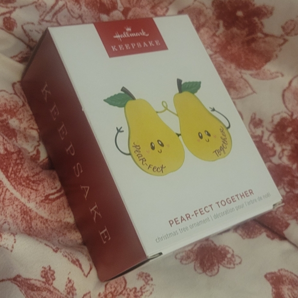 Hallmark Keepsake Christmas Ornament 2023, Pear-fect Together - Picture 6 of 8